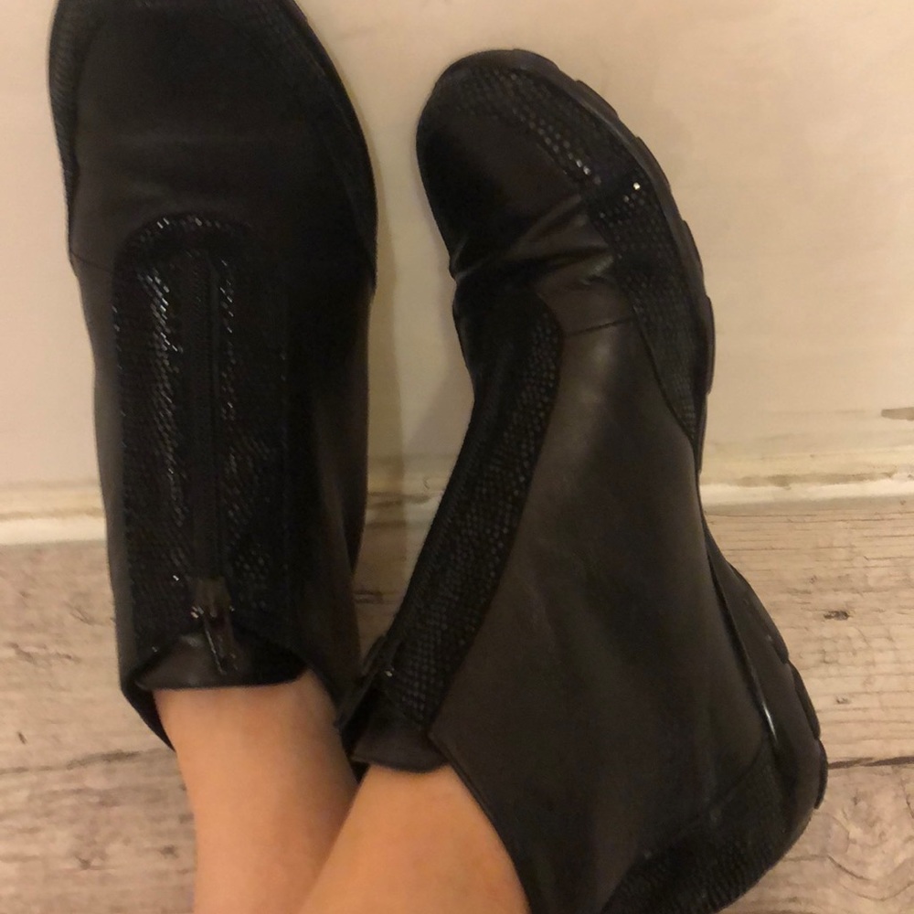 Black water resistant casual boots